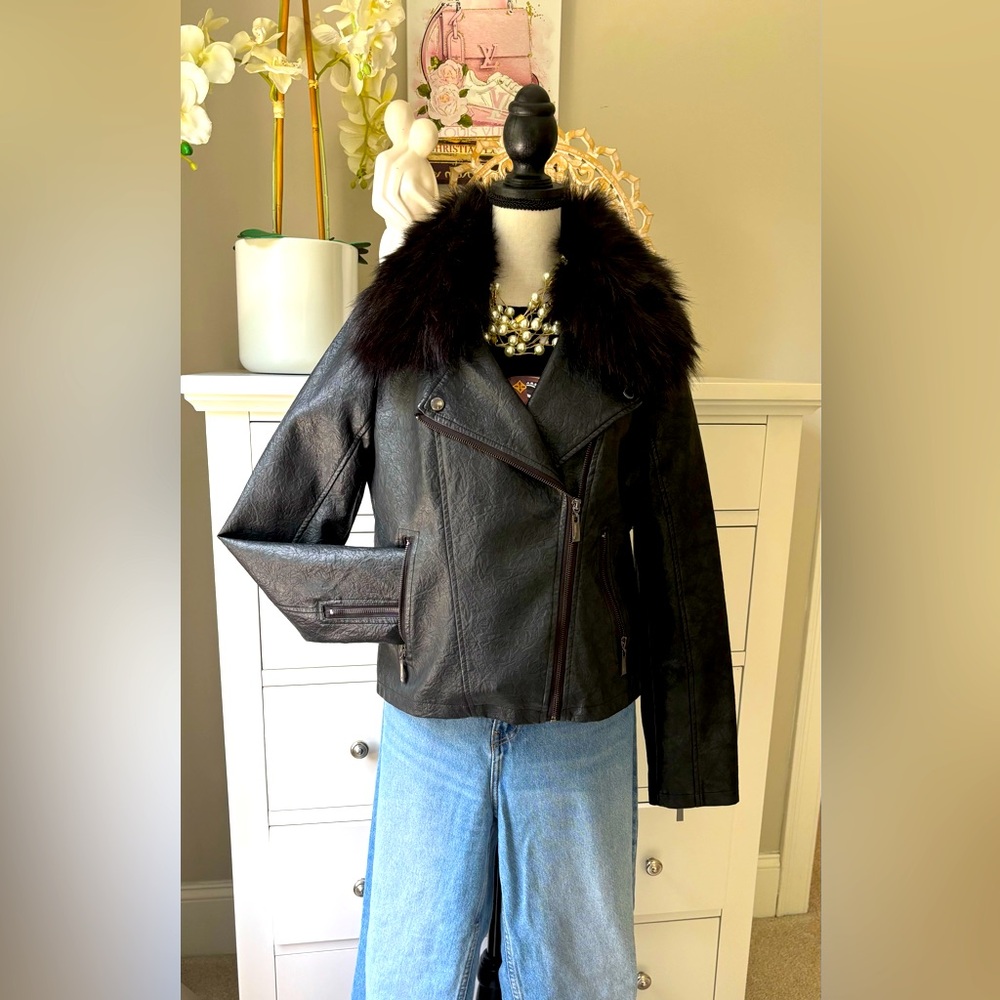Joujou Jacket Size Large / removable collar / Biker Jacket EUC